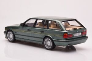 BMW Alpina B10 E34 Touring Verde Oscuro MCG 1:18 MCG18331 Metal - imagen 5 de 6