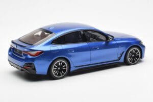 BMW i4 M50 G26 Azul Otto 1:18 OT453 Resina - imagen 2 de 6