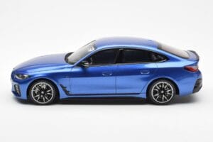 BMW i4 M50 G26 Azul Otto 1:18 OT453 Resina - imagen 3 de 6