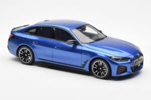 BMW i4 M50 G26 Azul Otto 1:18 OT453 Resina - imagen 4 de 6