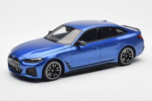 BMW i4 M50 G26 Azul Otto 1:18 OT453