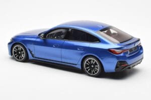 BMW i4 M50 G26 Azul Otto 1:18 OT453 Resina - imagen 5 de 6