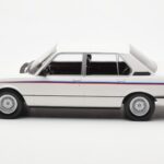 BMW M535i E12 Blanco Norev 1:18 - image 3 of 5