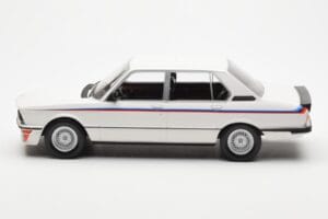 BMW M535i E12 Blanco Norev 1:18 183265 Metal - imagen 3 de 5