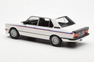 BMW M535i E12 Blanco Norev 1:18 183265 Metal - imagen 4 de 5
