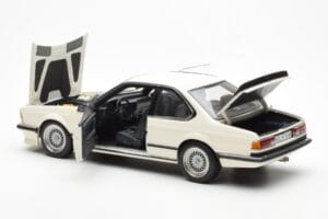 BMW M635 CSi E24 Blanco Dealer Edition AUTOart 1:18 80430145829 Metal - imagen 5 de 8