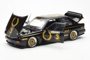 BMW M3 E30 #3 J. Richards Austrian Airlines ATCC 1987 AUTOart 1:18 88745 Metal - imagen 2 de 8