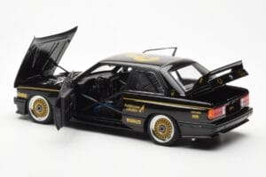 BMW M3 E30 #3 J. Richards Austrian Airlines ATCC 1987 AUTOart 1:18 88745 Metal - imagen 5 de 8