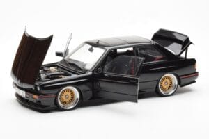 BMW M3 E30 Sport Evolution Negro Custom Wheels AUTOart 1:18 70562 Metal - imagen 2 de 8