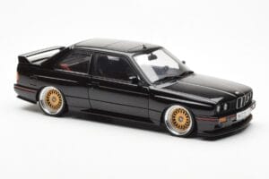 BMW M3 E30 Sport Evolution Negro Custom Wheels AUTOart 1:18 70562 Metal - imagen 6 de 8