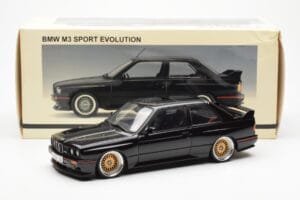 BMW M3 E30 Sport Evolution Negro Custom Wheels AUTOart 1:18 70562 Metal - imagen 8 de 8