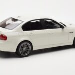 BMW M3 E90 Berlina Blanco GT Spirit 1:18 - image 2 of 6