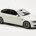 BMW M3 E90 Berlina Blanco GT Spirit 1:18 - image 4 of 6
