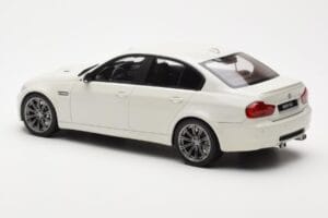 BMW M3 E90 Berlina Blanco GT Spirit 1:18 GT053 Resina - imagen 5 de 6