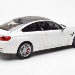 BMW M4 F82 Frozen Brilliant Blanco Paragon 1:18 PA-97101 - image 3 of 8