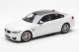 BMW M4 F82 Frozen Brilliant Blanco Paragon 1:18 PA-97101
