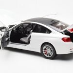 BMW M4 F82 Frozen Brilliant Blanco Paragon 1:18 PA-97101 - image 5 of 8