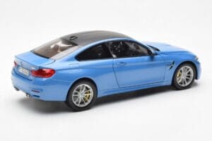BMW M4 F82 Yas Marina Azul Paragon 1:18 PA-97102 Metal - imagen 3 de 8