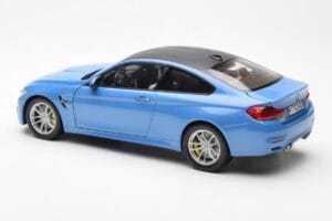 BMW M4 F82 Yas Marina Azul Paragon 1:18 PA-97102 Metal - imagen 7 de 8