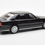 BMW M5 E34 Negro Otto 1:18 - image 2 of 6