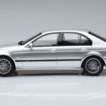 BMW M5 E39 Plata Otto 1:18 - image 3 of 7