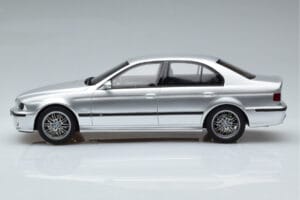 BMW M5 E39 Plata Otto 1:18 OT747B Resina - imagen 3 de 7