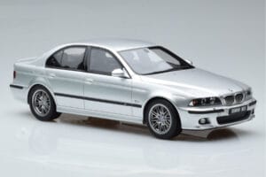 BMW M5 E39 Plata Otto 1:18 OT747B Resina - imagen 4 de 7