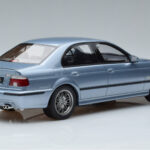 BMW M5 E39 Silverwater Azul Otto 1:18 - image 2 of 6