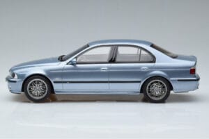 BMW M5 E39 Silverwater Azul Otto 1:18 OT554 Resina - imagen 3 de 6