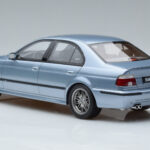 BMW M5 E39 Silverwater Azul Otto 1:18 - image 5 of 6