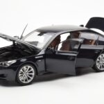 BMW M5 E60 Carbon Negro Kyosho 1:18 - image 2 of 8