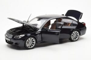 BMW M5 E60 Carbon Negro Kyosho 1:18 08593BK Metal - imagen 2 de 8