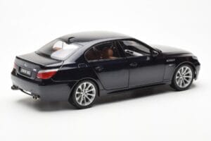 BMW M5 E60 Carbon Negro Kyosho 1:18 08593BK Metal - imagen 3 de 8