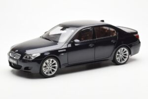 BMW M5 E60 Carbon Negro Kyosho 1:18 08593BK