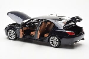 BMW M5 E60 Carbon Negro Kyosho 1:18 08593BK Metal - imagen 5 de 8