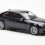 BMW M5 E60 Carbon Negro Kyosho 1:18 - image 6 of 8