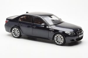 BMW M5 E60 Carbon Negro Kyosho 1:18 08593BK Metal - imagen 6 de 8