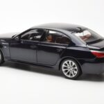 BMW M5 E60 Carbon Negro Kyosho 1:18 - image 7 of 8