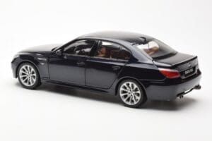 BMW M5 E60 Carbon Negro Kyosho 1:18 08593BK Metal - imagen 7 de 8