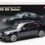 BMW M5 E60 Carbon Negro Kyosho 1:18 - image 8 of 8