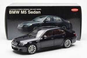 BMW M5 E60 Carbon Negro Kyosho 1:18 08593BK Metal - imagen 8 de 8