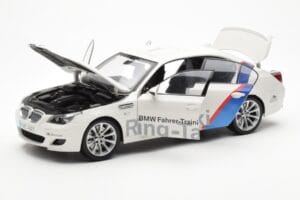 BMW M5 E60 Ring Taxi Nurburgring Kyosho 1:18 08593RT Metal - imagen 2 de 8