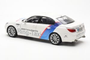 BMW M5 E60 Ring Taxi Nurburgring Kyosho 1:18 08593RT Metal - imagen 7 de 8