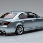 BMW M5 E60 Plata Otto 1:18 - image 2 of 6
