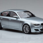BMW M5 E60 Plata Otto 1:18 - image 4 of 6