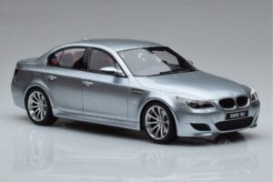 BMW M5 E60 Plata Otto 1:18 OT426 Resina - imagen 4 de 6