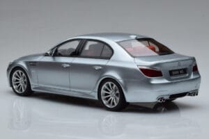 BMW M5 E60 Plata Otto 1:18 OT426 Resina - imagen 5 de 6