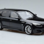 BMW M5 E61 Touring Negro Otto 1:18 - image 4 of 6