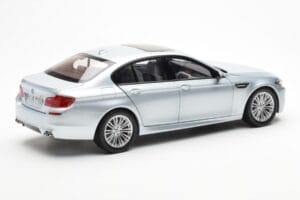 BMW M5 F10 Silverstone Plata Paragon 1:18 80432186353 Metal - imagen 3 de 8