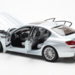 BMW M5 F10 Silverstone Plata Paragon 1:18 80432186353 - image 5 of 8